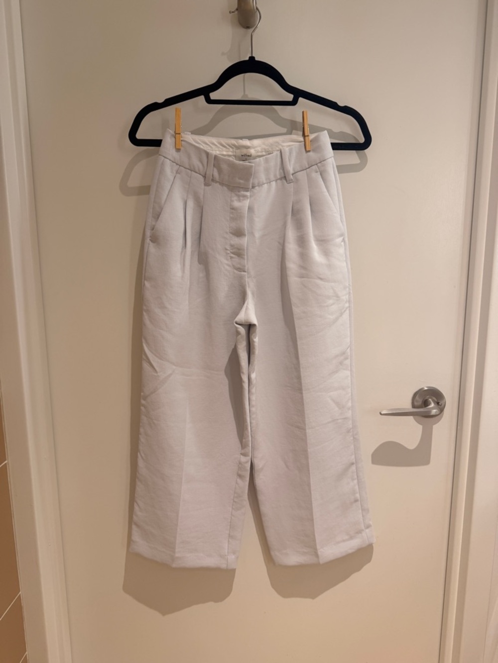 Aritzia - Light Gray - Effortless Crop Pant - Size 0